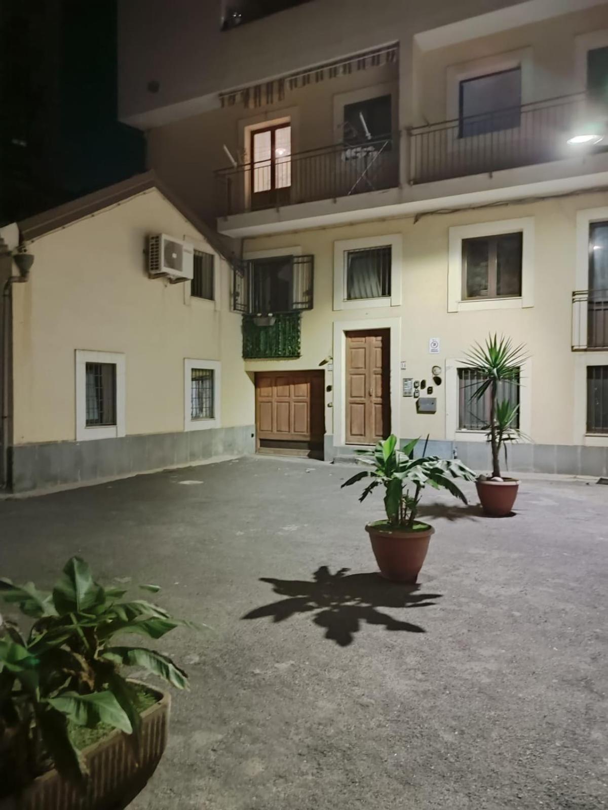 Didi House Duomo Apartment คาตาเนีย ภายนอก รูปภาพ